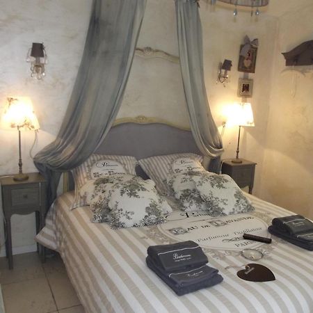 Le Moulin De Sonnailles Bed & Breakfast Cabries Room photo
